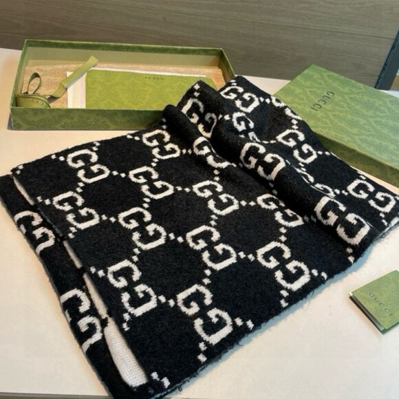 Gucci Women’s Black Soft Scarf - Picture 4 of 5